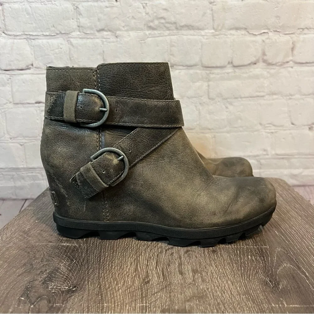 WOMEN'S JOAN OF ARCTIC™ WEDGE II BUCKLE BOOTIE size 9.5